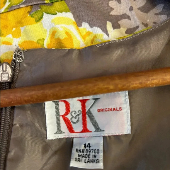 R&K Dress Size 14 1950’s / 1960’s Style Pleated Yellow and Grey Floral Dress. - Picture 3 of 11